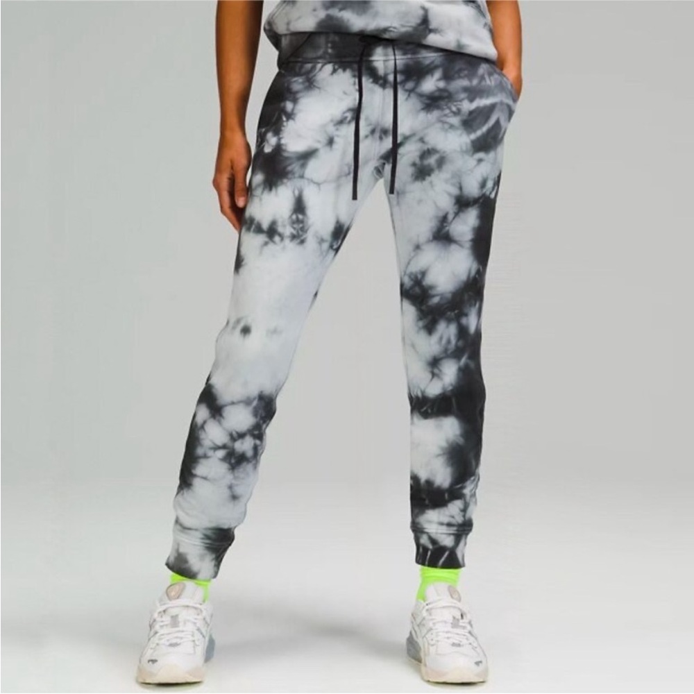Lululemon Athletica Warm Down Jogger Sweatpants Tie Dye Lounge Women’s Size 4